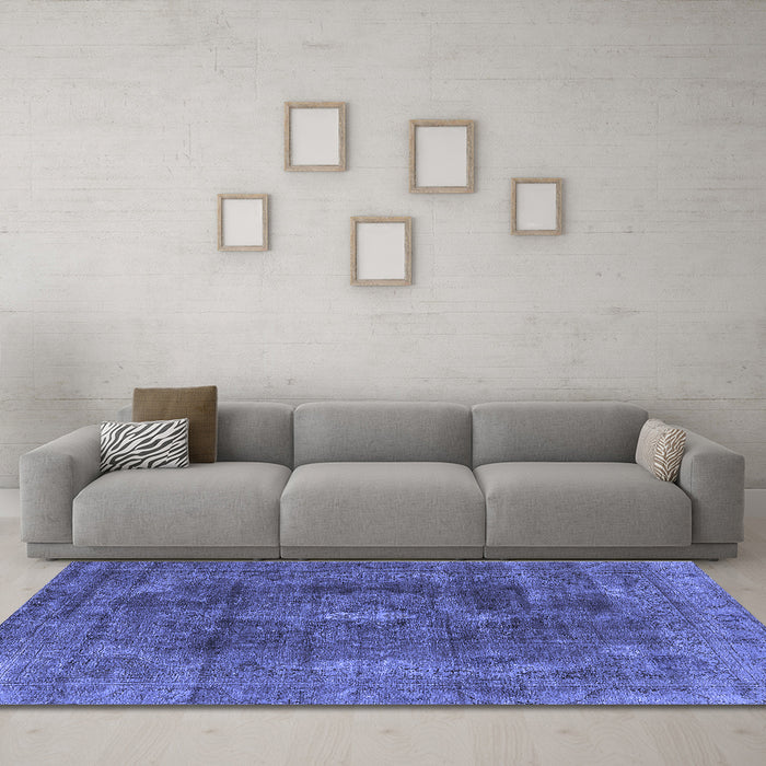 Machine Washable Oriental Blue Industrial Rug in a Living Room, wshurb580blu