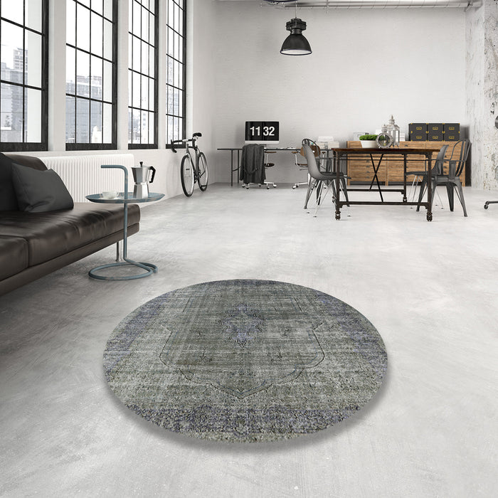 Round Mid-Century Modern Carbon Gray Oriental Rug in a Office, urb581