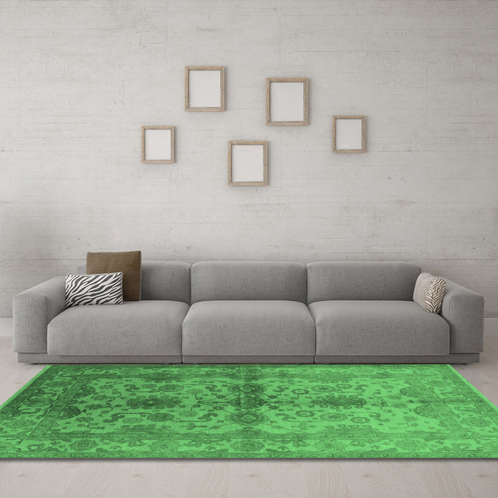 Machine Washable Oriental Emerald Green Industrial Area Rugs in a Living Room,, wshurb585emgrn