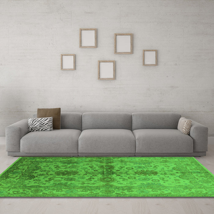 Machine Washable Oriental Green Industrial Area Rugs in a Living Room,, wshurb585grn