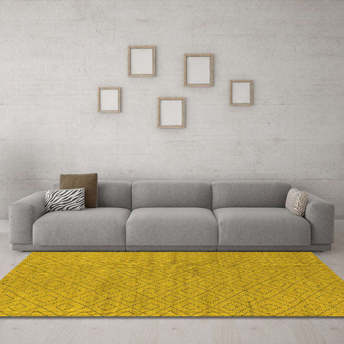 Machine Washable Oriental Yellow Industrial Rug in a Living Room, wshurb586yw