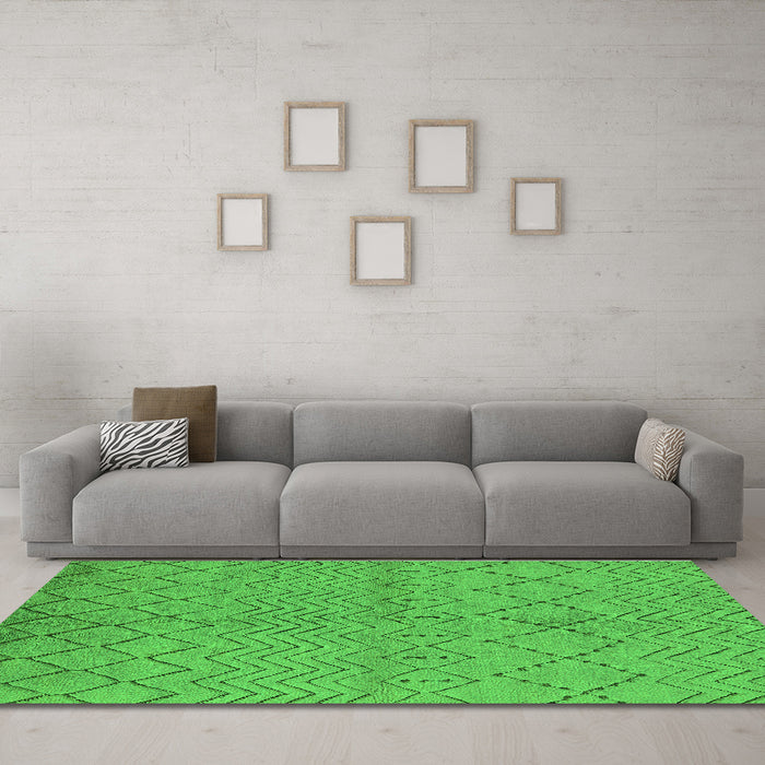 Machine Washable Oriental Green Industrial Area Rugs in a Living Room,, wshurb588grn