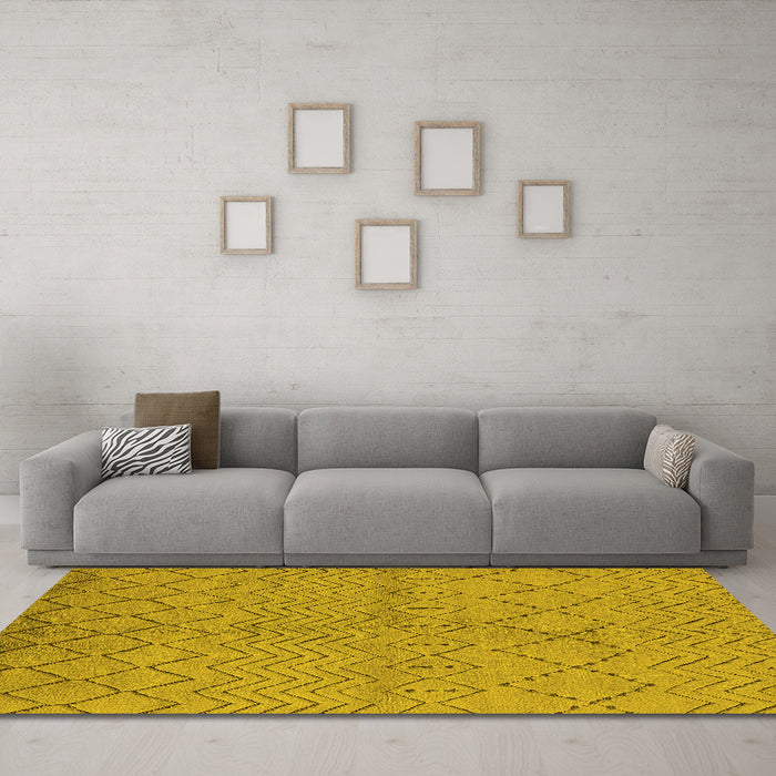 Machine Washable Oriental Yellow Industrial Rug in a Living Room, wshurb588yw