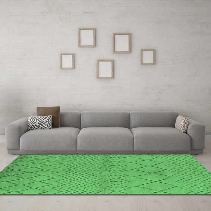 Machine Washable Oriental Emerald Green Industrial Area Rugs in a Living Room,, wshurb588emgrn
