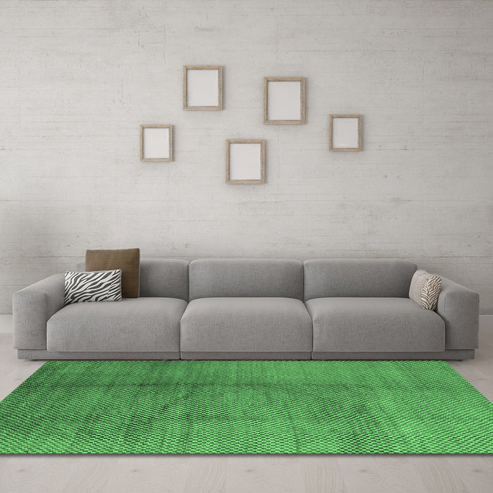 Machine Washable Solid Emerald Green Modern Area Rugs in a Living Room,, wshurb595emgrn