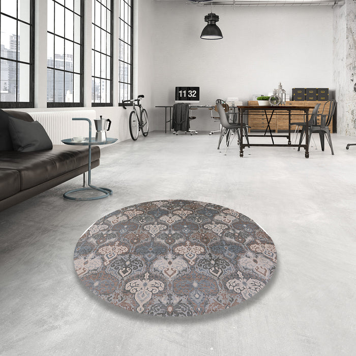 Round Mid-Century Modern Puce Purple Oriental Rug in a Office, urb599