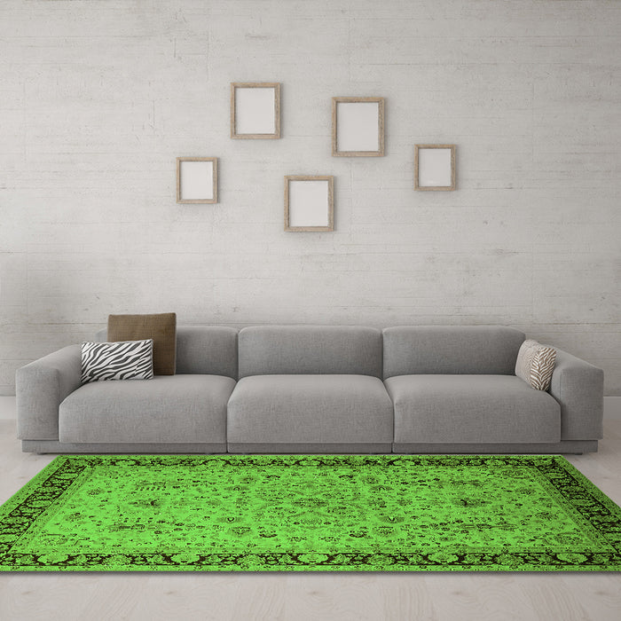Machine Washable Oriental Green Traditional Area Rugs in a Living Room,, wshurb604grn