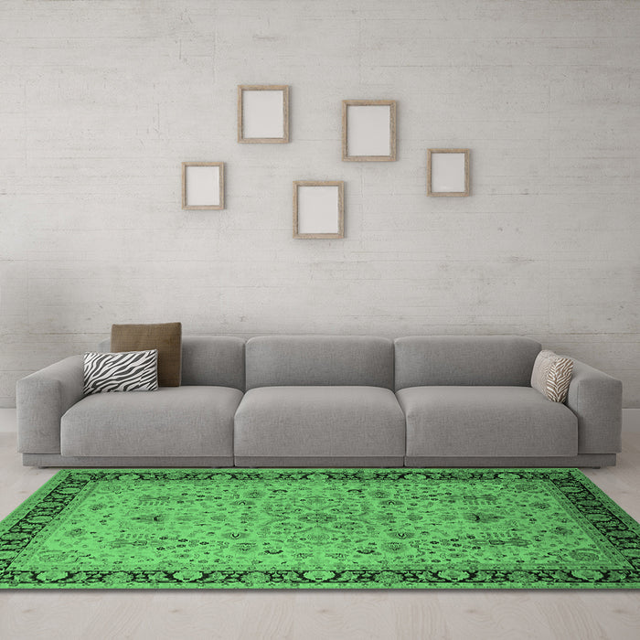 Machine Washable Oriental Emerald Green Traditional Area Rugs in a Living Room,, wshurb604emgrn