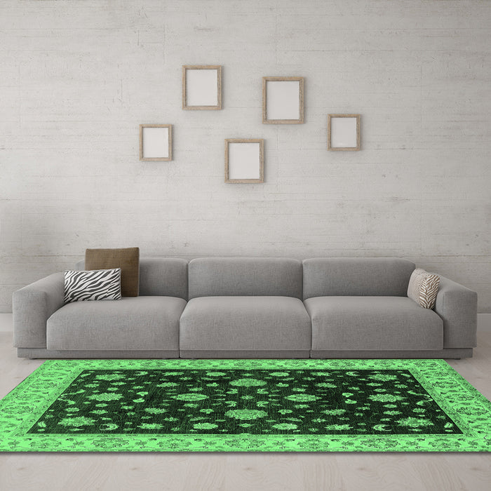 Machine Washable Oriental Emerald Green Traditional Area Rugs in a Living Room,, wshurb605emgrn