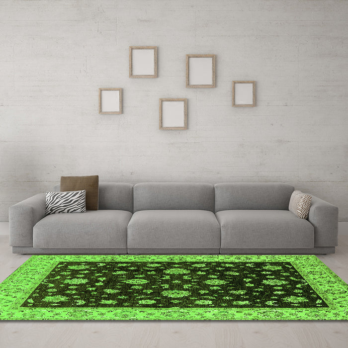Machine Washable Oriental Green Traditional Area Rugs in a Living Room,, wshurb605grn