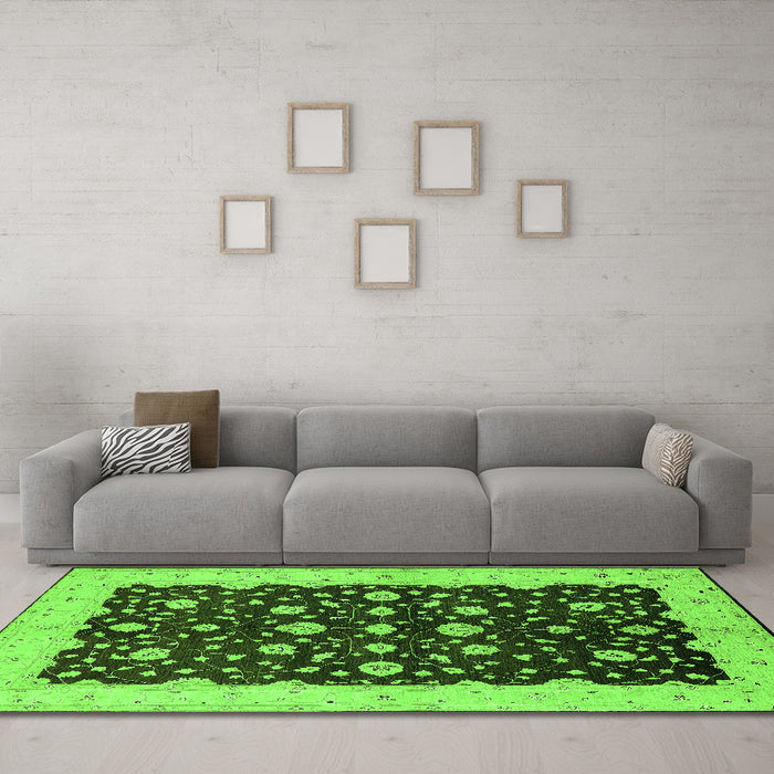 Machine Washable Oriental Green Traditional Area Rugs in a Living Room,, wshurb606grn