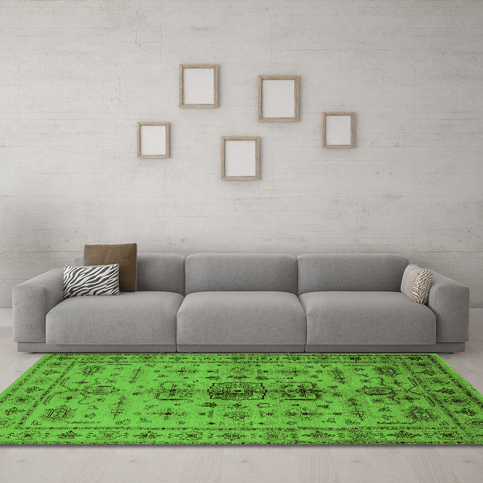 Machine Washable Oriental Green Traditional Area Rugs in a Living Room,, wshurb607grn