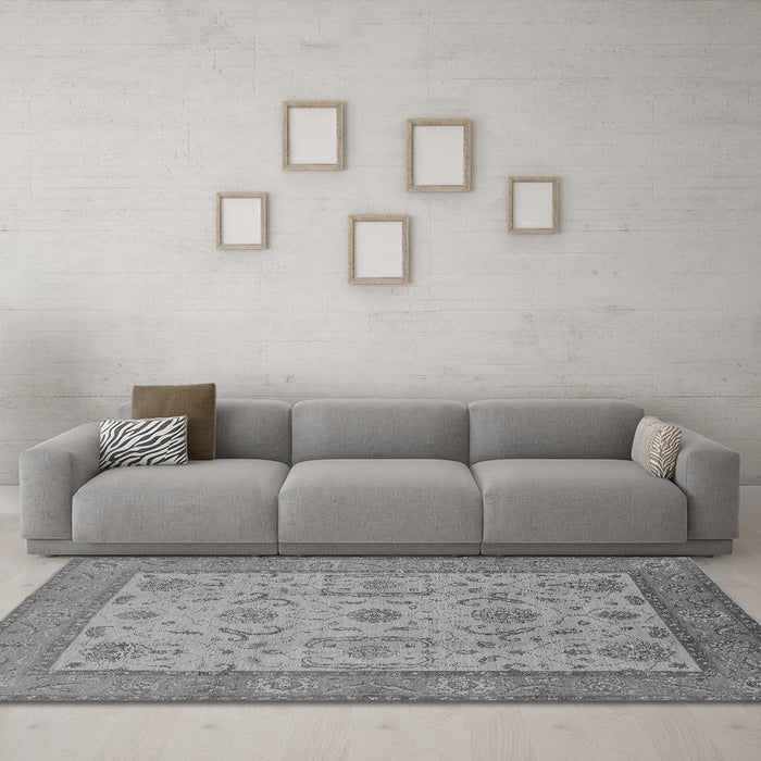 Machine Washable Oriental Gray Traditional Rug in a Living Room,, wshurb609gry