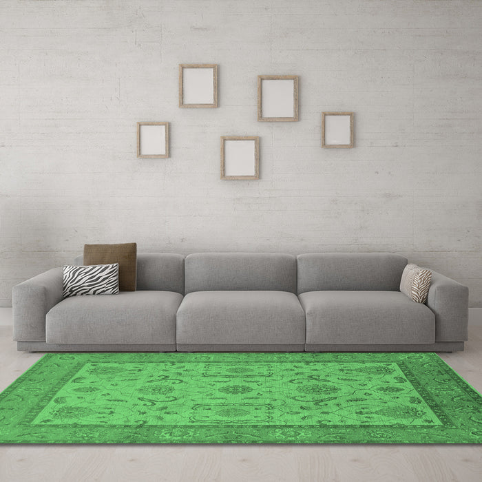 Machine Washable Oriental Emerald Green Traditional Area Rugs in a Living Room,, wshurb609emgrn