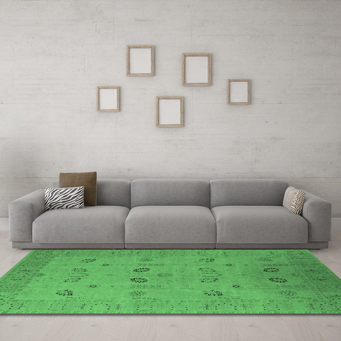 Machine Washable Oriental Emerald Green Traditional Area Rugs in a Living Room,, wshurb610emgrn