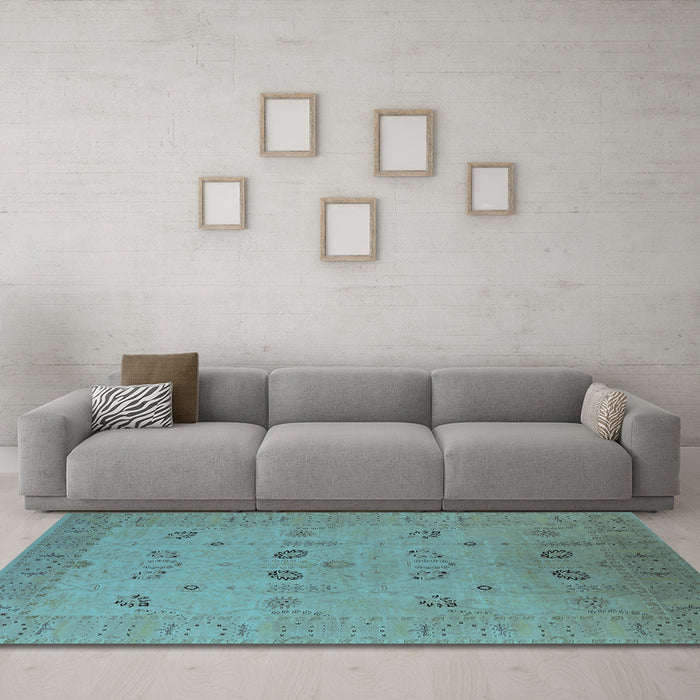 Machine Washable Oriental Light Blue Traditional Rug in a Living Room, wshurb610lblu