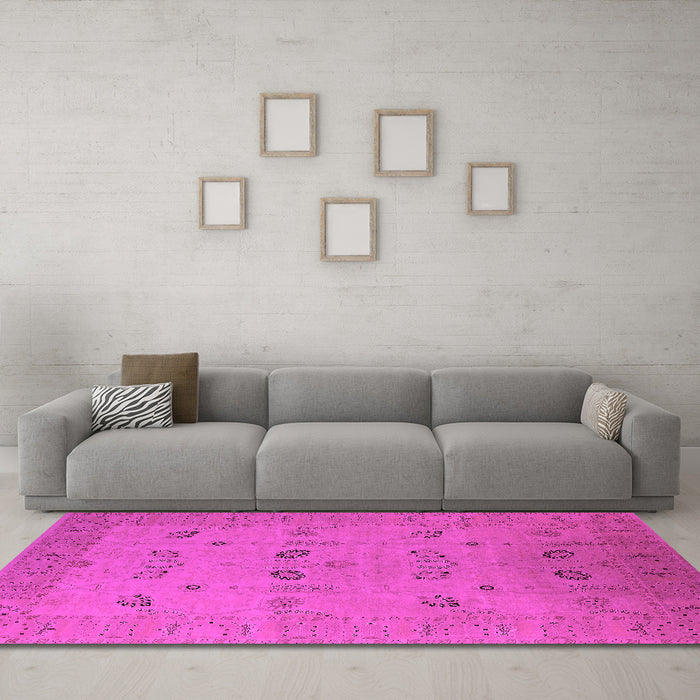 Machine Washable Oriental Pink Traditional Rug in a Living Room, wshurb610pnk