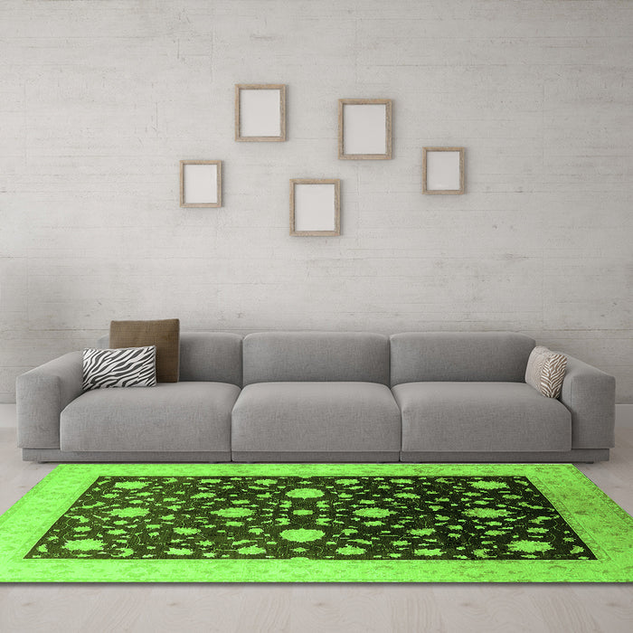 Machine Washable Oriental Green Traditional Area Rugs in a Living Room,, wshurb611grn