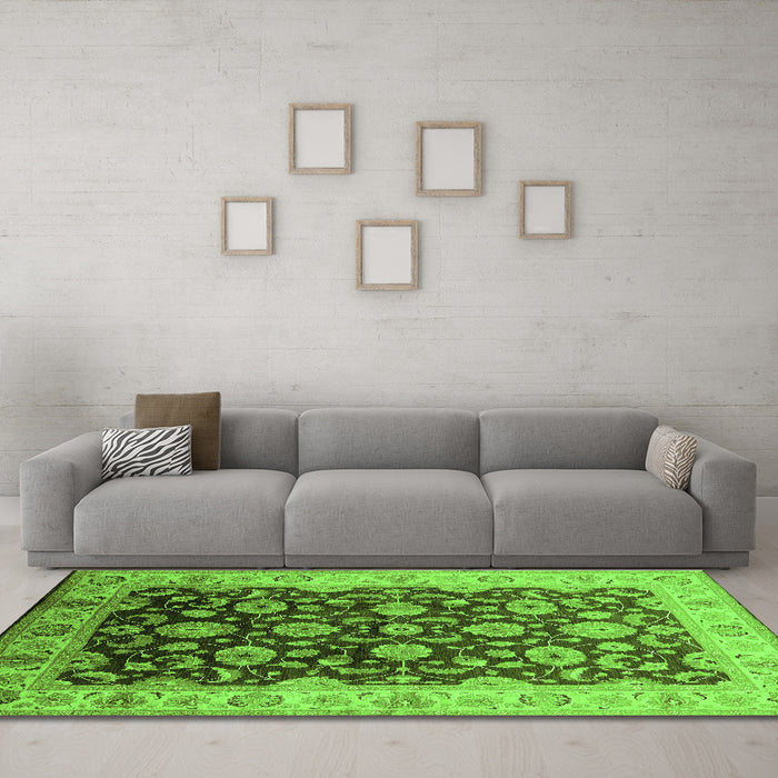 Machine Washable Oriental Green Traditional Area Rugs in a Living Room,, wshurb613grn