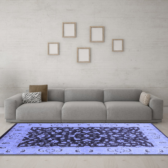 Machine Washable Oriental Blue Traditional Rug in a Living Room, wshurb614blu