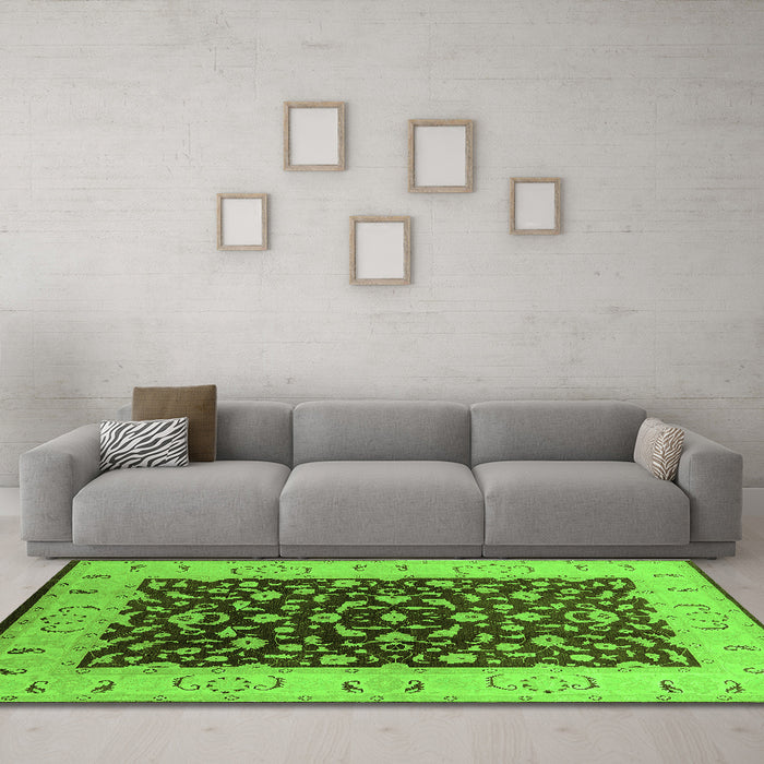 Machine Washable Oriental Green Traditional Area Rugs in a Living Room,, wshurb614grn