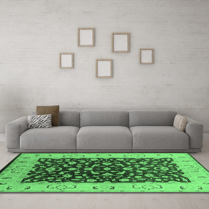 Machine Washable Oriental Emerald Green Traditional Area Rugs in a Living Room,, wshurb614emgrn