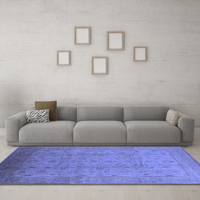 Machine Washable Oriental Blue Traditional Rug in a Living Room, wshurb615blu
