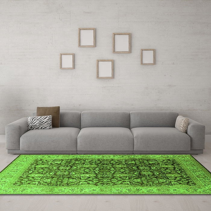 Machine Washable Oriental Green Traditional Area Rugs in a Living Room,, wshurb616grn