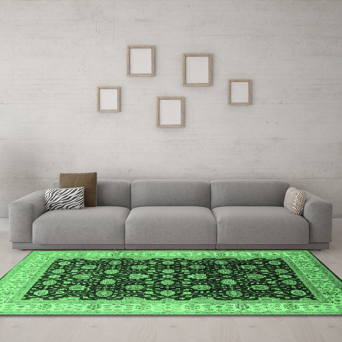 Machine Washable Oriental Emerald Green Traditional Area Rugs in a Living Room,, wshurb617emgrn