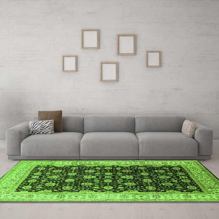 Machine Washable Oriental Green Traditional Area Rugs in a Living Room,, wshurb617grn