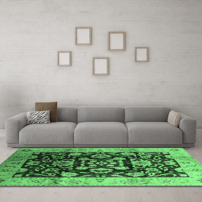 Machine Washable Oriental Emerald Green Traditional Area Rugs in a Living Room,, wshurb618emgrn