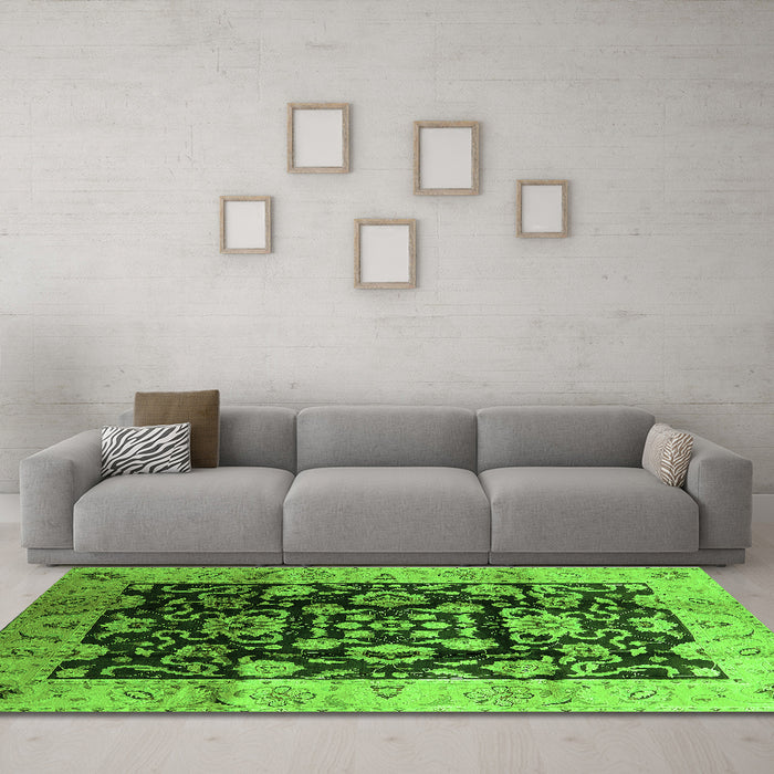 Machine Washable Oriental Green Traditional Area Rugs in a Living Room,, wshurb618grn