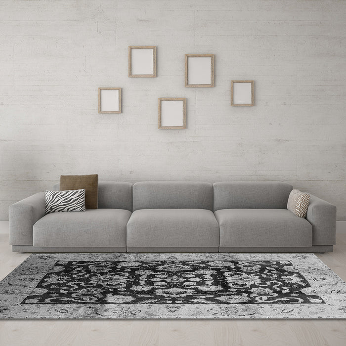 Machine Washable Oriental Gray Traditional Rug in a Living Room,, wshurb618gry