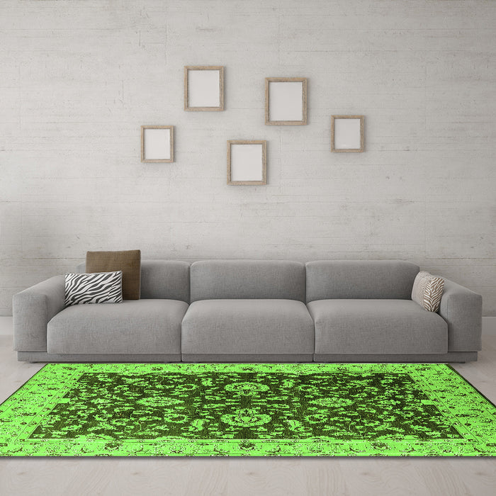 Machine Washable Oriental Green Traditional Area Rugs in a Living Room,, wshurb620grn
