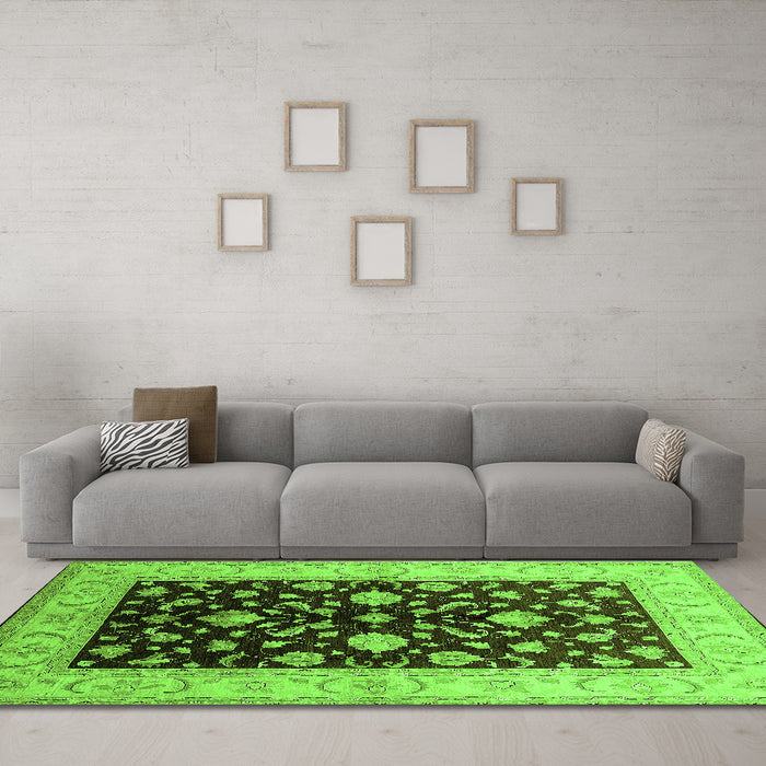 Machine Washable Oriental Green Traditional Area Rugs in a Living Room,, wshurb621grn