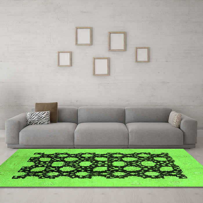 Machine Washable Oriental Green Traditional Area Rugs in a Living Room,, wshurb623grn