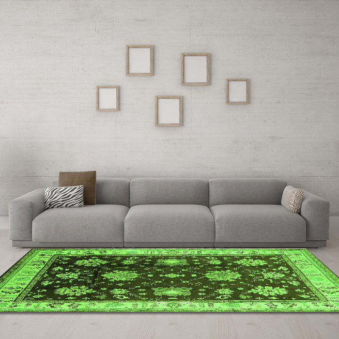 Machine Washable Oriental Green Traditional Area Rugs in a Living Room,, wshurb624grn