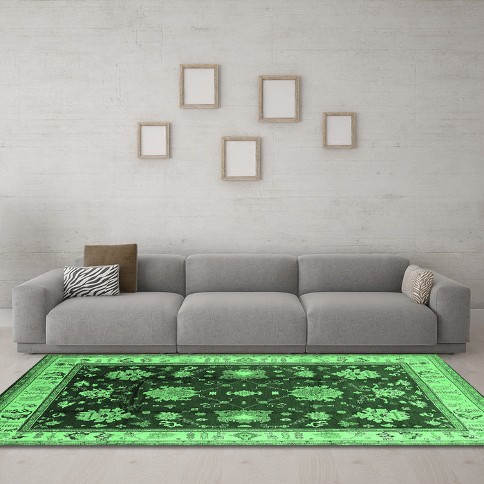 Machine Washable Oriental Emerald Green Traditional Area Rugs in a Living Room,, wshurb624emgrn