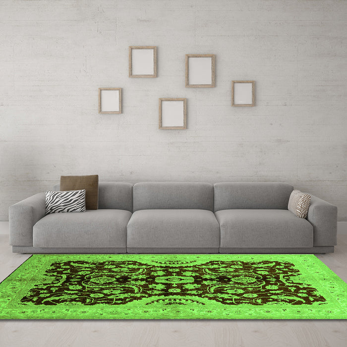 Machine Washable Oriental Green Traditional Area Rugs in a Living Room,, wshurb625grn