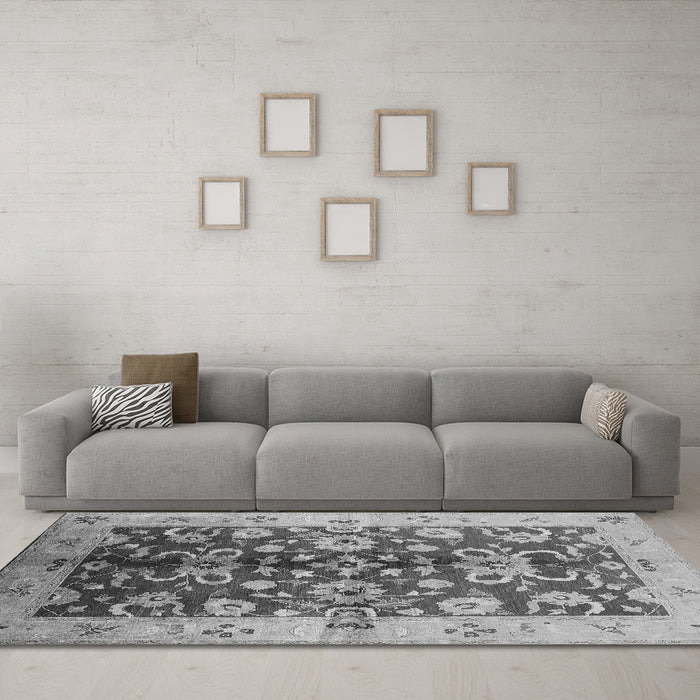 Machine Washable Oriental Gray Traditional Rug in a Living Room,, wshurb626gry