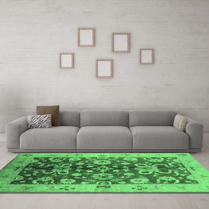 Machine Washable Oriental Emerald Green Traditional Area Rugs in a Living Room,, wshurb626emgrn