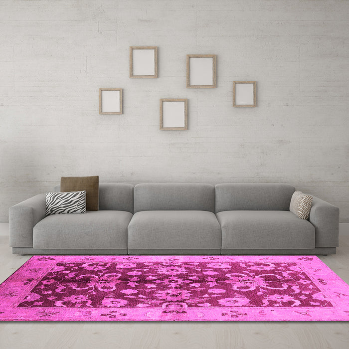 Machine Washable Oriental Pink Traditional Rug in a Living Room, wshurb626pnk