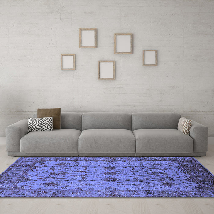 Machine Washable Oriental Blue Traditional Rug in a Living Room, wshurb627blu