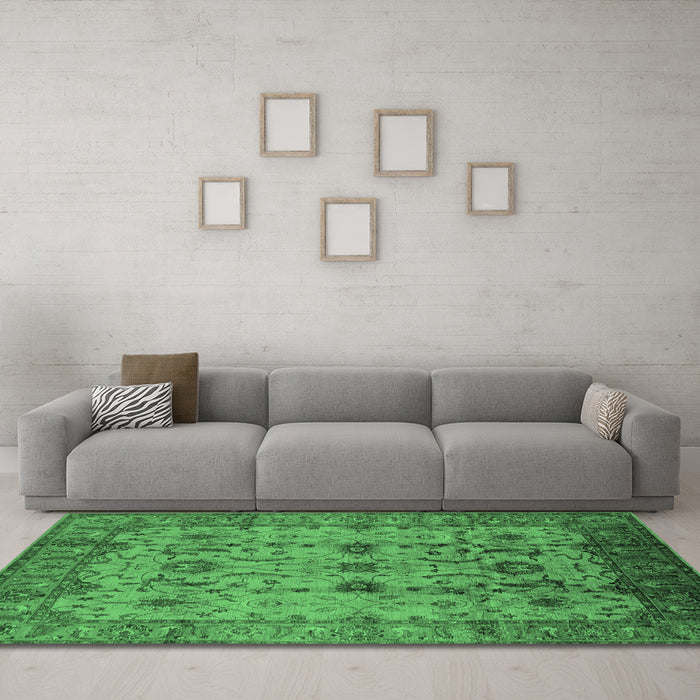 Machine Washable Oriental Emerald Green Traditional Area Rugs in a Living Room,, wshurb627emgrn