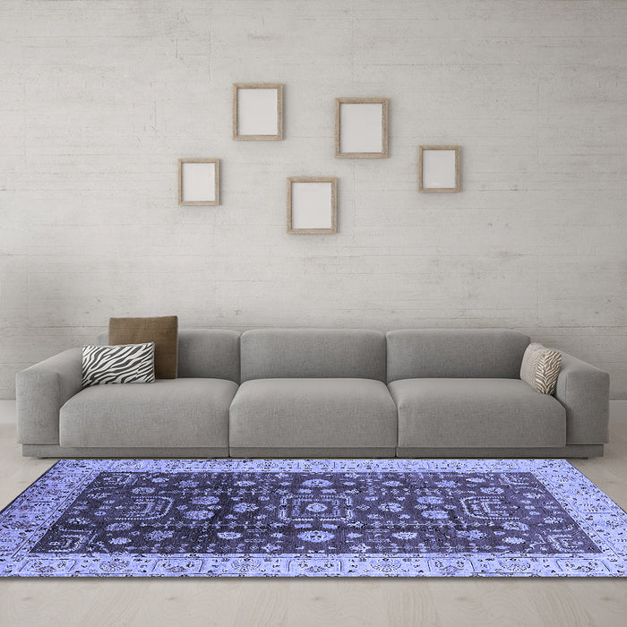 Machine Washable Oriental Blue Traditional Rug in a Living Room, wshurb628blu