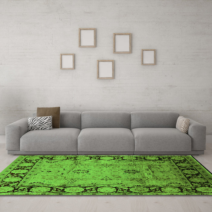 Machine Washable Oriental Green Traditional Area Rugs in a Living Room,, wshurb629grn