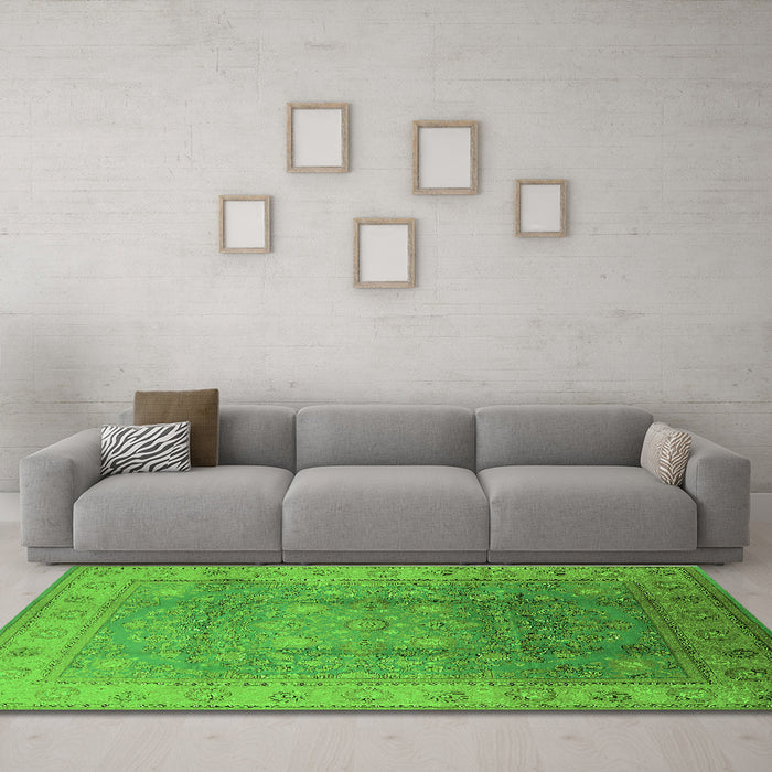 Machine Washable Oriental Green Traditional Area Rugs in a Living Room,, wshurb630grn