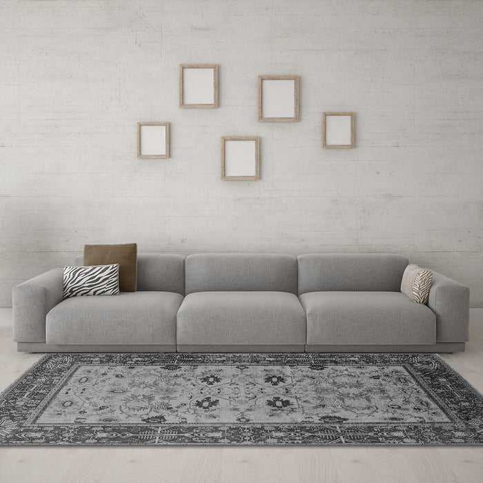 Machine Washable Oriental Gray Traditional Rug in a Living Room,, wshurb631gry