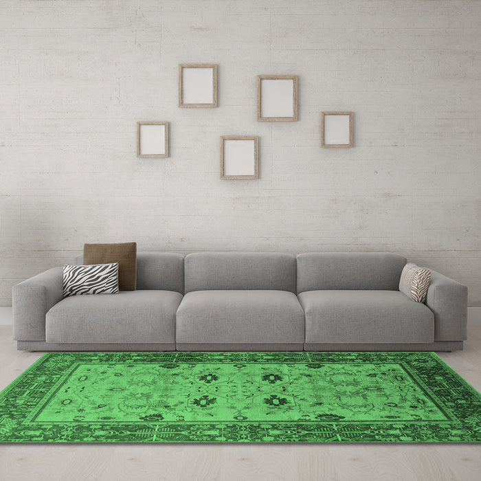 Machine Washable Oriental Emerald Green Traditional Area Rugs in a Living Room,, wshurb631emgrn