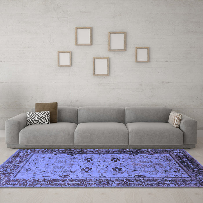 Machine Washable Oriental Blue Traditional Rug in a Living Room, wshurb631blu